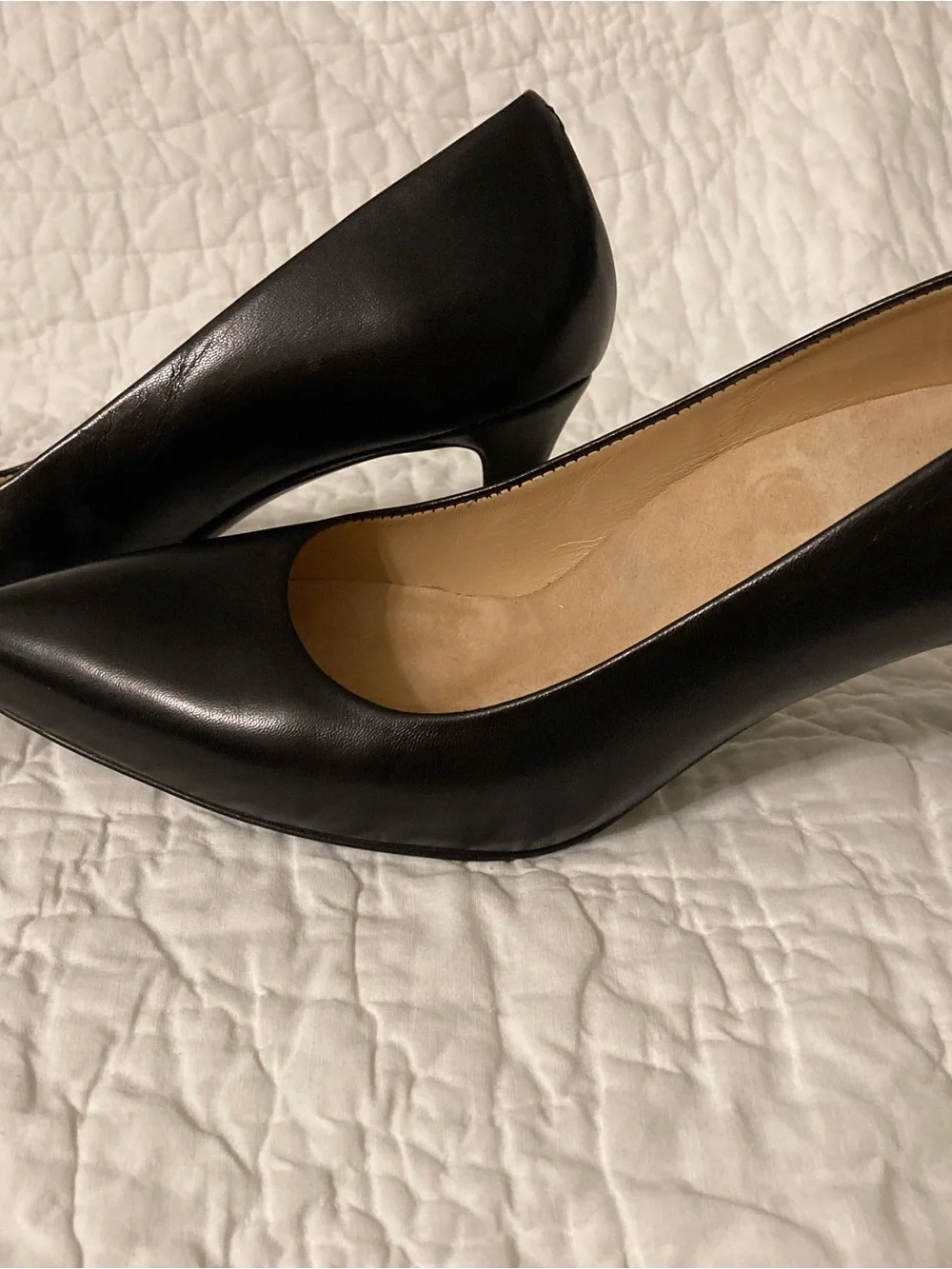 Inez Lola Women's Black Pointed-Toe Mid Heel Pumps